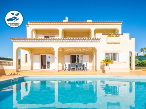 VILLA WITH SWIMMING POOL